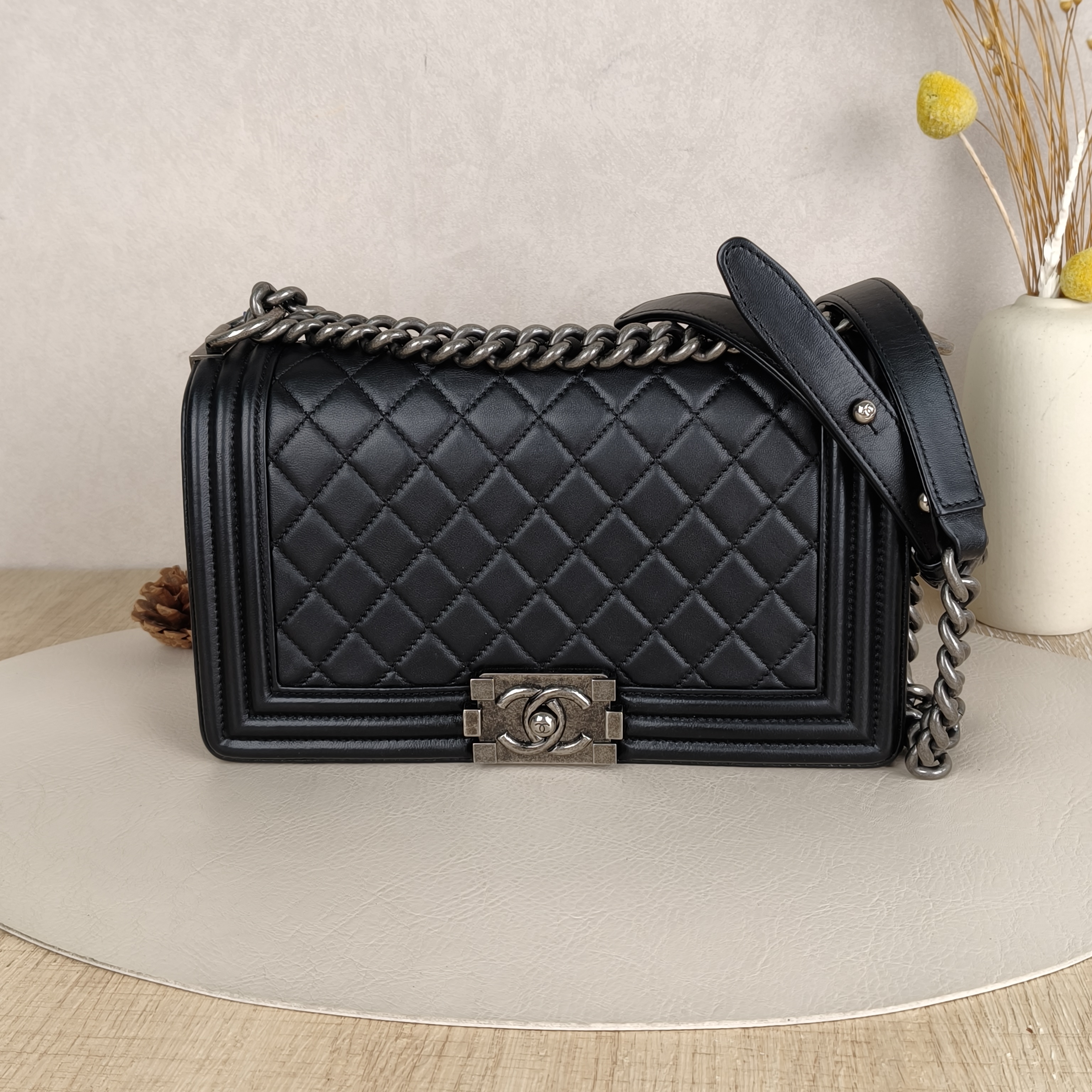 Chanel leboy Medium Black Lambskin21 · Dust Bag · 25 × 9 × 15 cm
