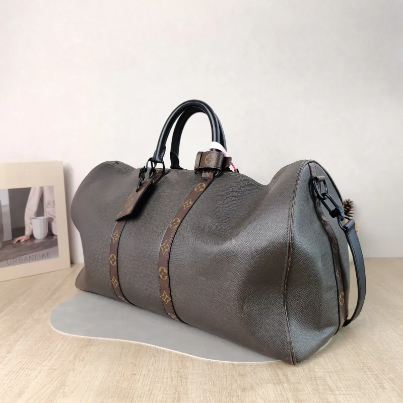 Louis Vuitton Top Handle Bag Keepall 50 Shoulder Strap Edition Green Calfskin One Size 50 × 23 × 29 cm — cover view 3 of 5