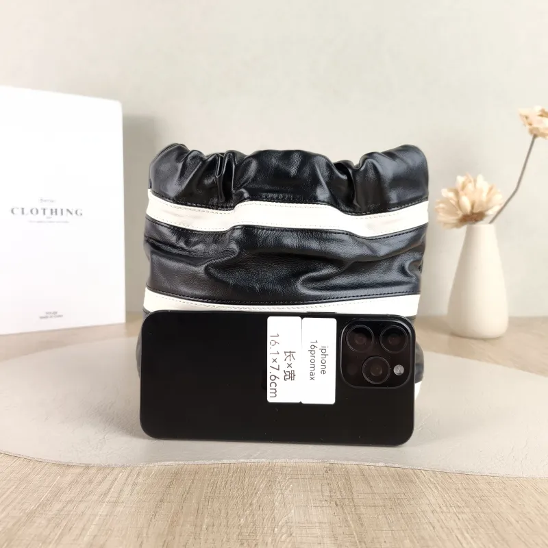 Chanel Crossbody Bag22Bag Black White Calfskinmini20 × 6 × 19 cm — cover view 3 of 6