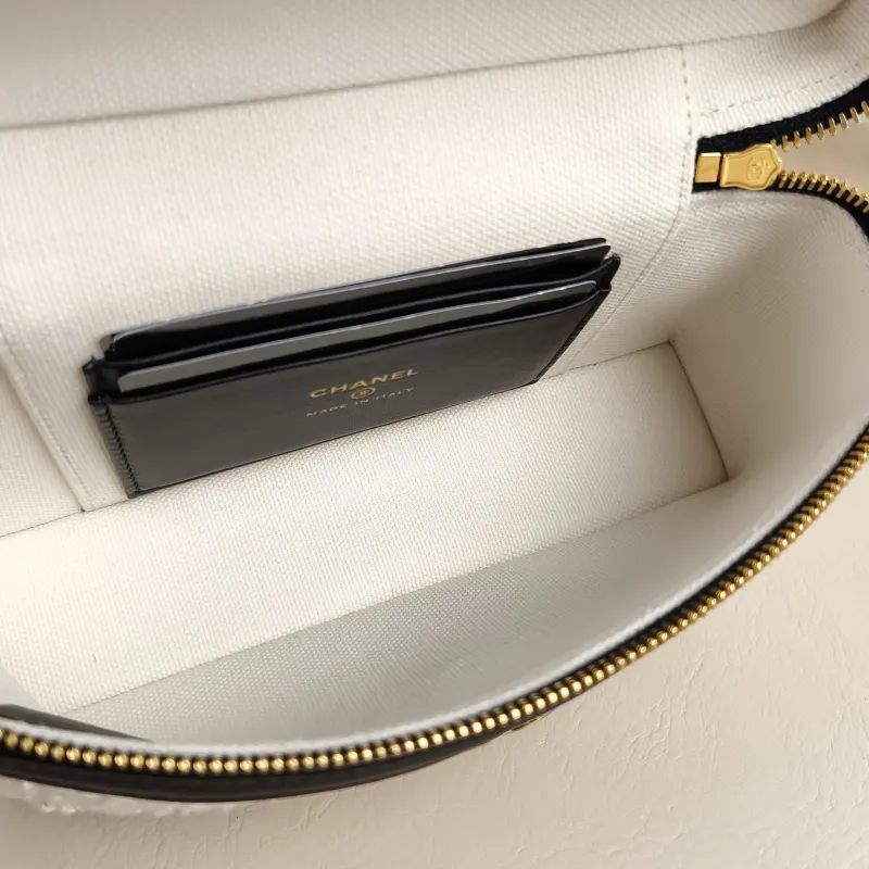 Chanel Crossbody Baglp Box Bag Top Handle Crossbody Bag White Black One Size19.5 × 5 × 17 cm — detail view 10 of 12