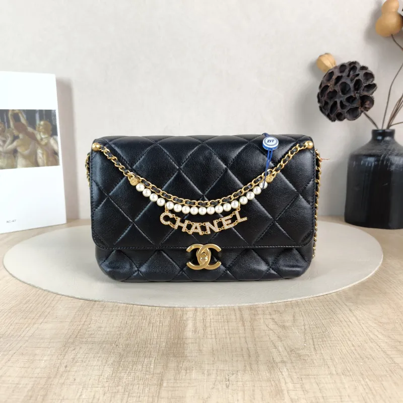 Chanel Crossbody Bag 24a Pearl Black Lambskin One Size 22 × 11 × 14.5 cm