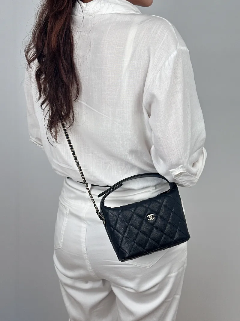 Chanel Crossbody Bag25c Vanity Case Bag Black Grained Calfskin One Size16 × 6 × 13 cm — on-model view 1 of 2