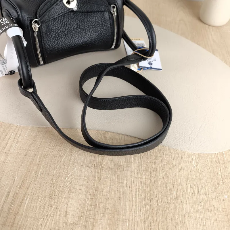 Hermès Shoulder Bag Lindy Mini 19 89Noir Black Taurillon Clemence TC Calfskin Mini 19 × 9 × 13 cm G — detail view 1 of 11