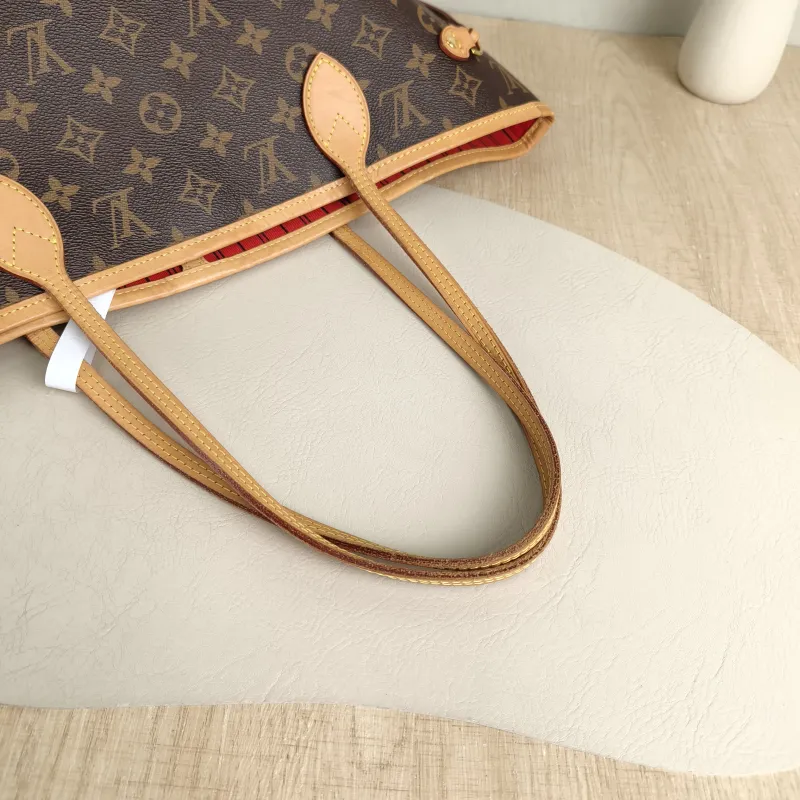 Louis Vuitton Shoulder Bag Neverfull Monogram PVC Medium31 × 14 × 28 cm — detail view 7 of 10