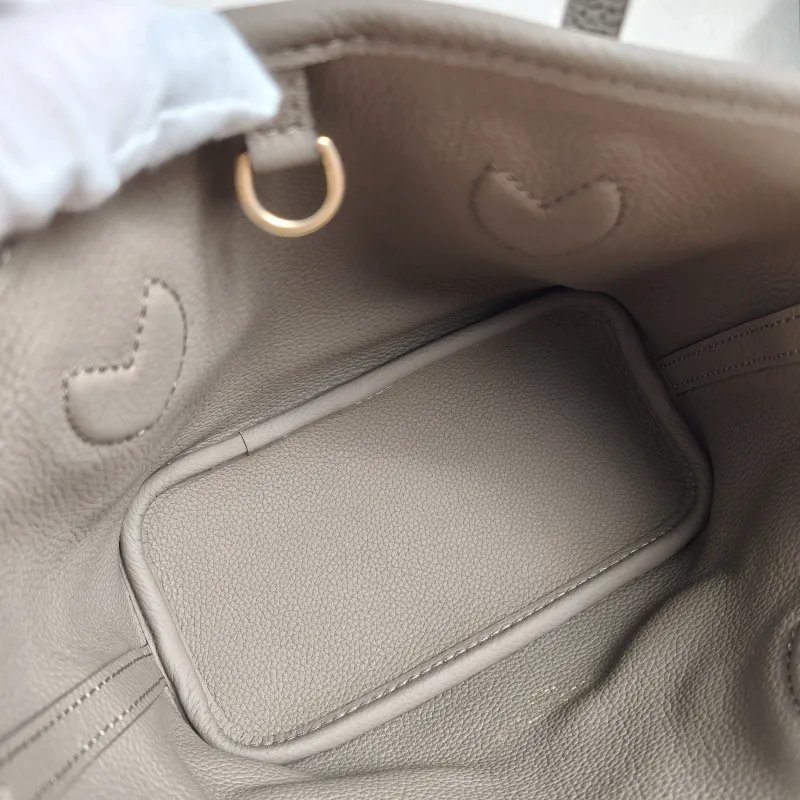 Louis Vuitton Crossbody Bag NEVERFULL INSIDE OUT BB PVC · Calfskin BB 26.5 × 11 × 16.5 cm — detail view 7 of 12