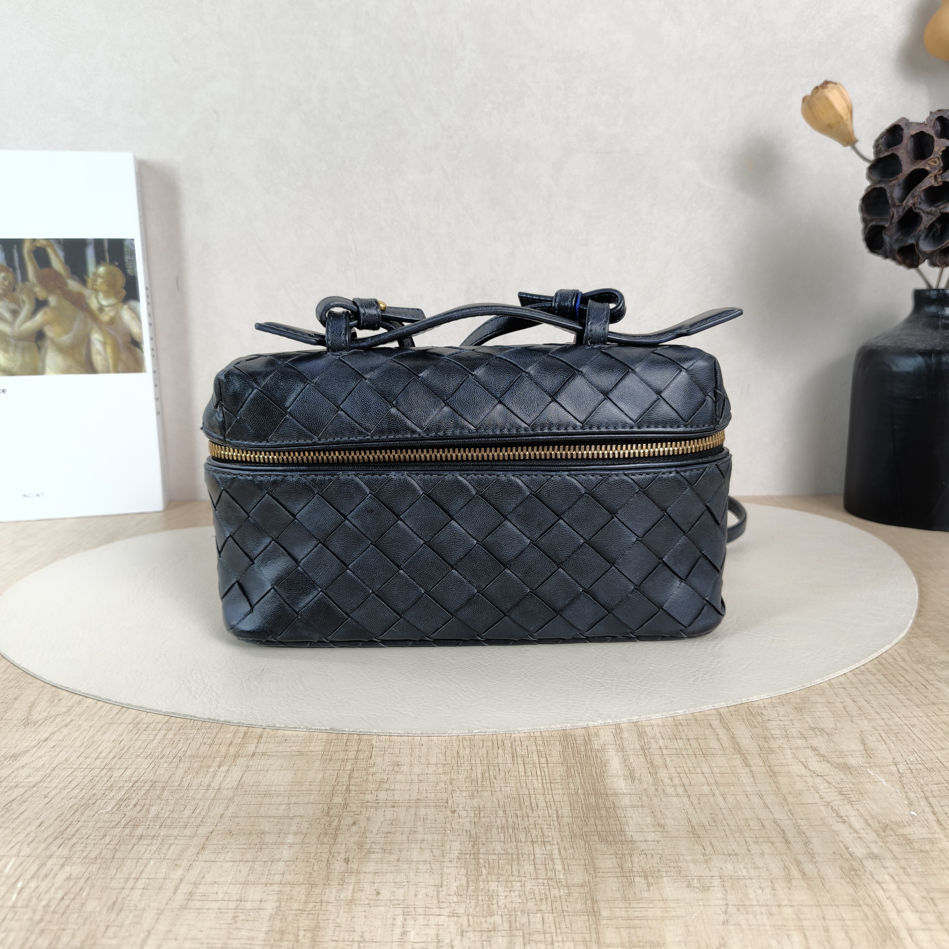 Bottega Veneta Top Handle Bag Woven Box Bag Black Calfskin One Size23 × 6 × 13 cm