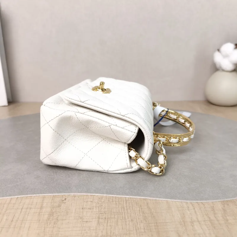 Chanel Crossbody Bag White Calfskin One Size18 × 7 × 11.5 cm — detail view 8 of 12