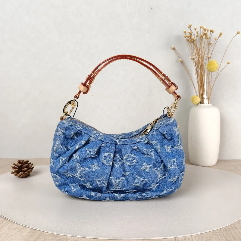 Louis Vuitton Shoulder Bag Pochette Valley Blue One Size21 × 7 × 15 cm — cover view 2 of 5