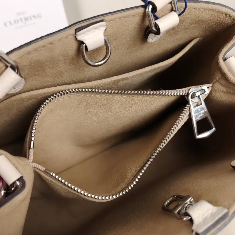 Louis Vuitton Crossbody Bag Marelle Tote Top Handle Bag White Epi Embossed Calfskin BB 25 × 11 × 17 cm — detail view 9 of 11