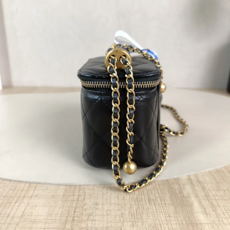 Chanel Crossbody Bag Black Lambskin One Size10 × 7 × 9 cm — detail view 2 of 12