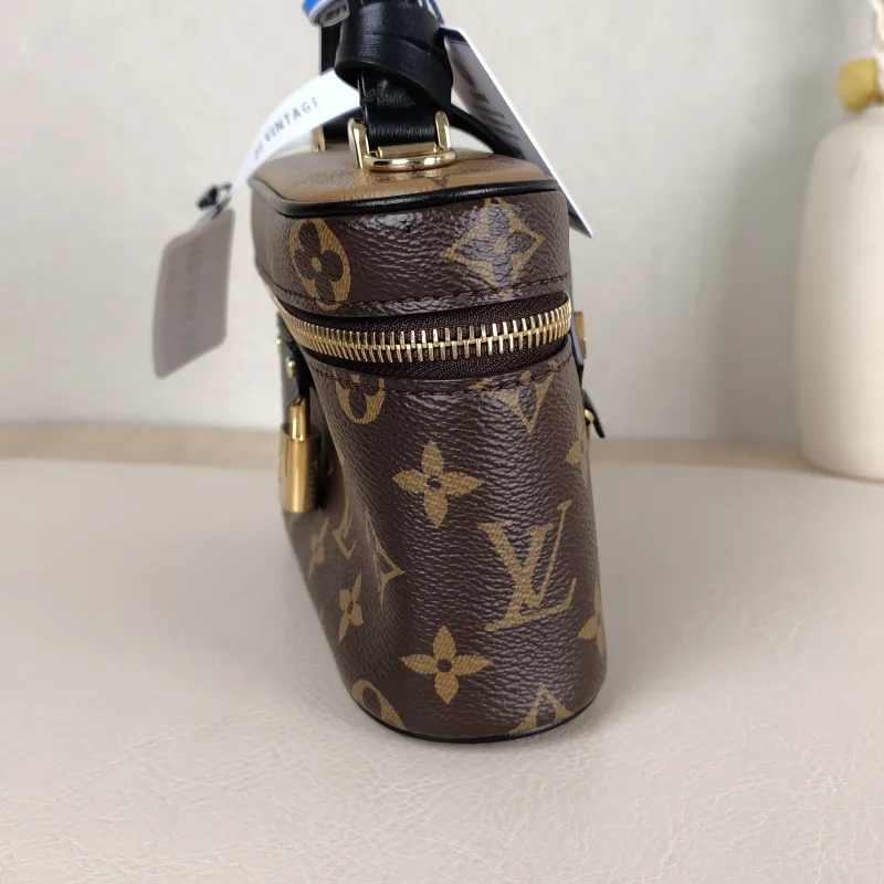 Louis Vuitton Shoulder Bag VANITY POUCH Cosmetic Bag Monogram PVC One Size19 × 6.5 × 11.5 cm — detail view 5 of 14