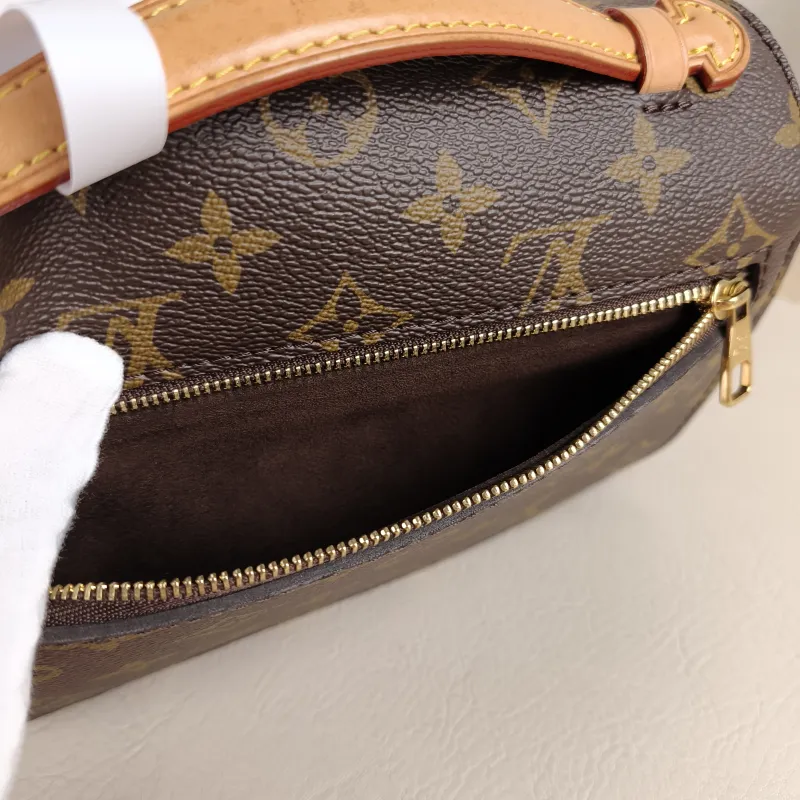 Louis Vuitton Crossbody Bag Pochette Métis East West Monogram PVC Small 21.5 × 6 × 13.5 cm — detail view 5 of 14