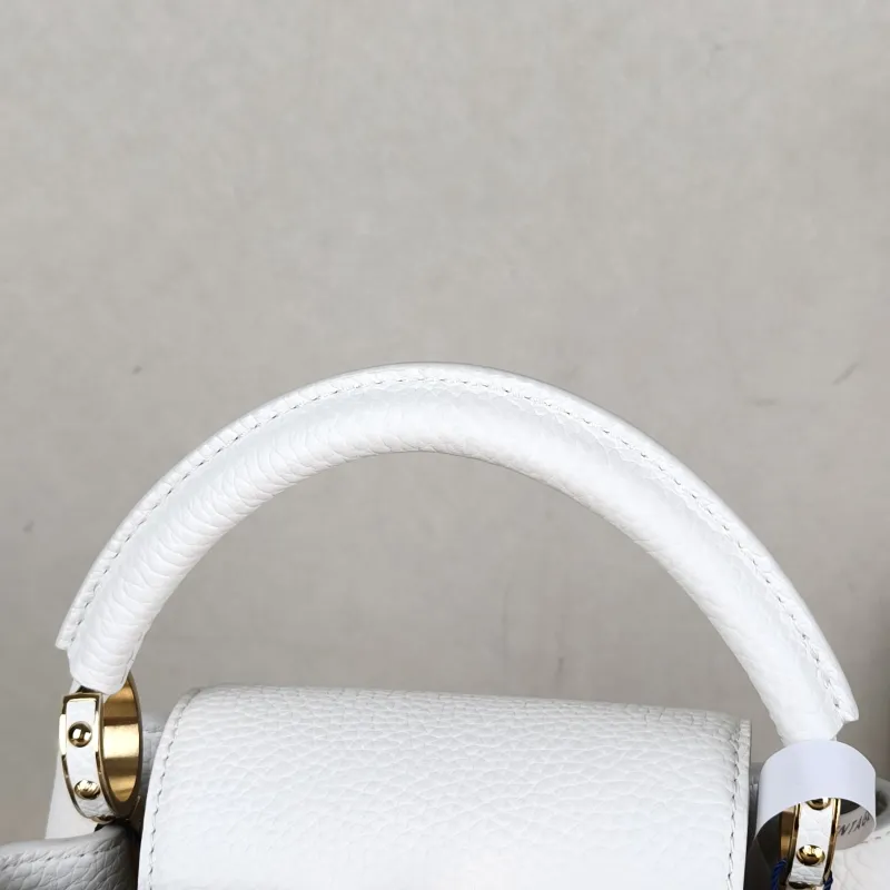 Louis Vuitton Shoulder Bag MY Capucines White Calfskin One Size 23 × 8 × 15 cm — detail view 1 of 13