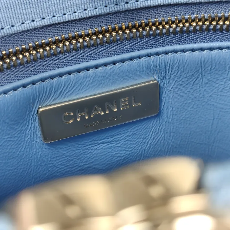 Chanel Crossbody Bag 31Bag Navy Blue Mini 23 × 5.5 × 22 cm — detail view 2 of 14