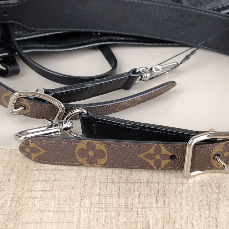 Louis Vuitton Crossbody Bag Carryall Cargo Vibe Black SL ambskin Small 33.5 × 15 × 23 cm — detail view 2 of 14