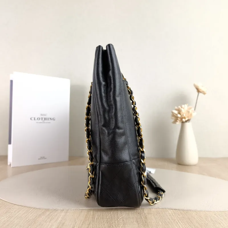 Chanel Shoulder Bag tote Black Calfskin One Size 31 × 6 × 25 cm 0 — detail view 8 of 13