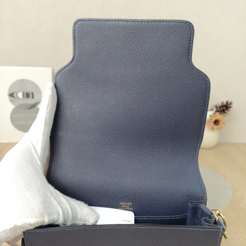 Hermès Crossbody Bag Roulis 19 Evercolor Calfskinmini18 × 6 × 15 cm — detail view 13 of 13