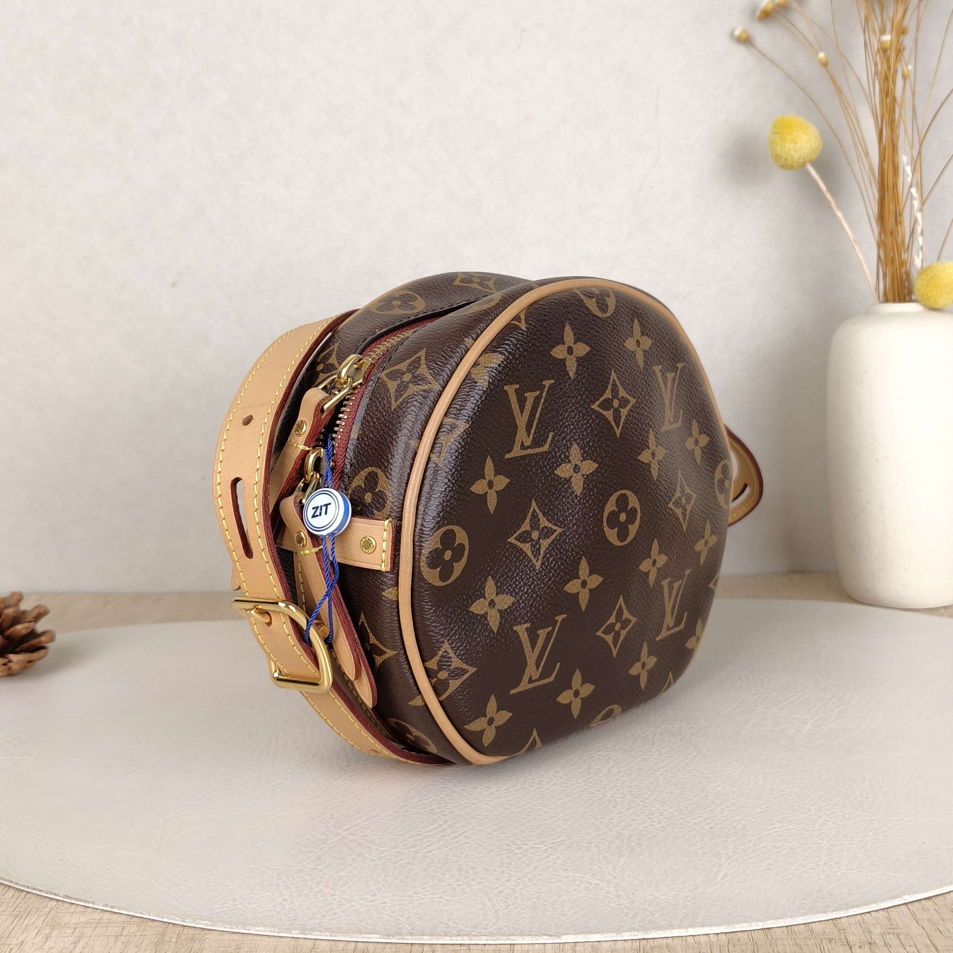 Louis Vuitton Crossbody Bag BOITE CHAPEAU SOUPLE Monogram PVC Small17 × 8 × 17 cm — cover view 6 of 6