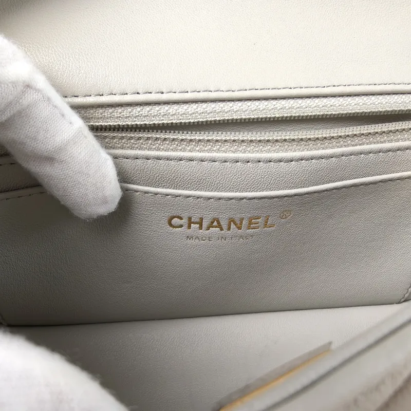 Chanel Crossbody Bag Classic Flap Large Mini CF Mini Green Lambskin mini 20 × 6 × 12 cm — detail view 9 of 13