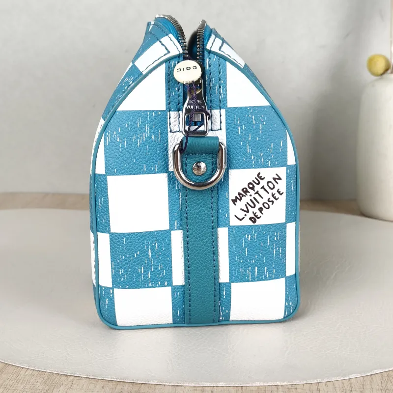Louis Vuitton Crossbody Bag City Keepall Green · White Calfskin Medium27 × 13 × 17 cm — detail view 7 of 11