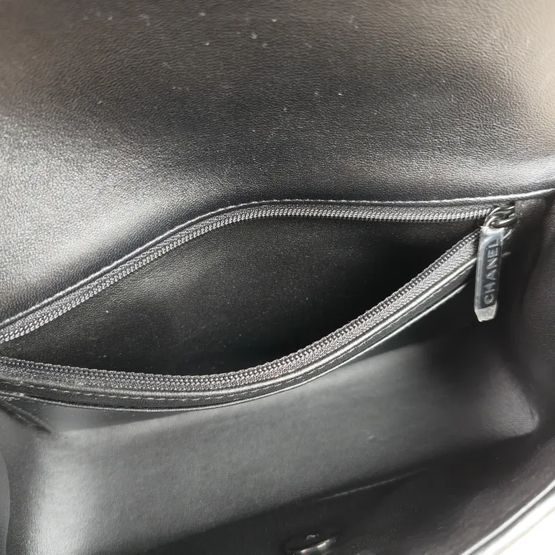 Chanel Crossbody Bag mini Black Lambskin mini 20 × 6 × 12 cm — detail view 9 of 13