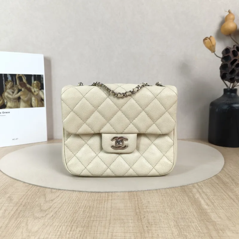 Chanel Crossbody Bagcf Collection Crossbody Bag White Calfskin One Size19 × 7 × 16 cm