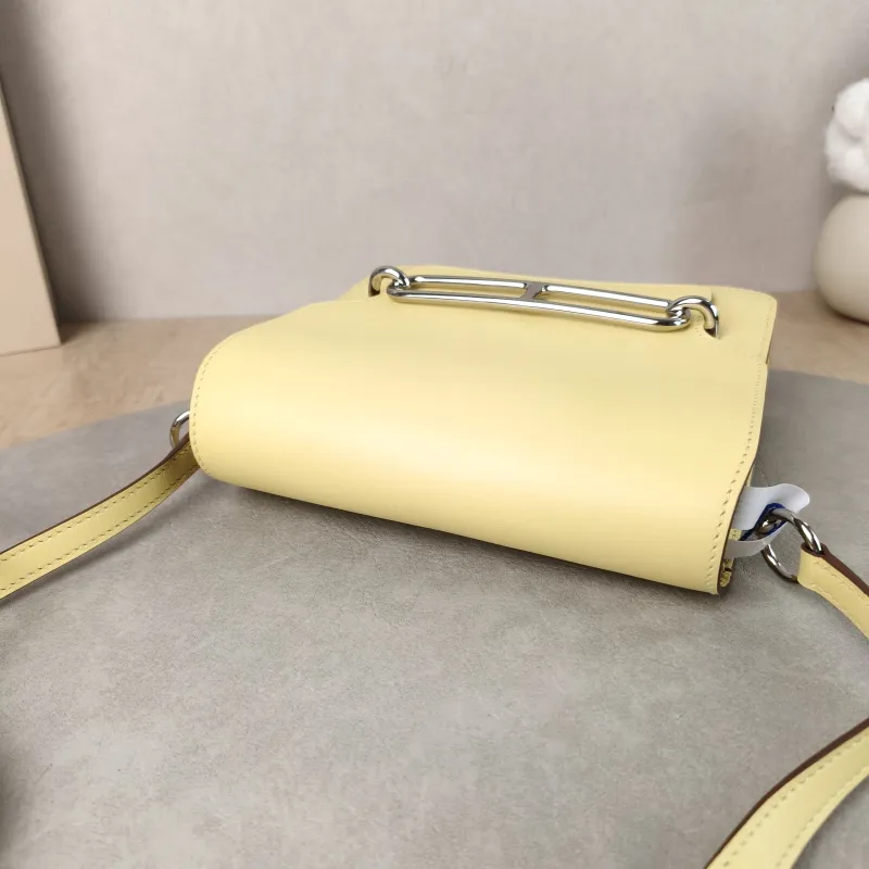 Hermès Crossbody Bag Roulis 19 1Z Swift Calfskin Mini 18 × 6 × 15 cm Z — detail view 12 of 15