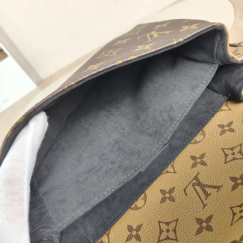 Louis Vuitton Crossbody Bag Pochette Métis Monogram Colorblock PVC Medium25 × 7 × 19 cm — detail view 1 of 12