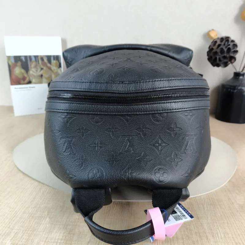 Louis Vuitton Backpack Discovery Backpack Black Calfskin Small 29 × 20 × 38 cm — detail view 1 of 12