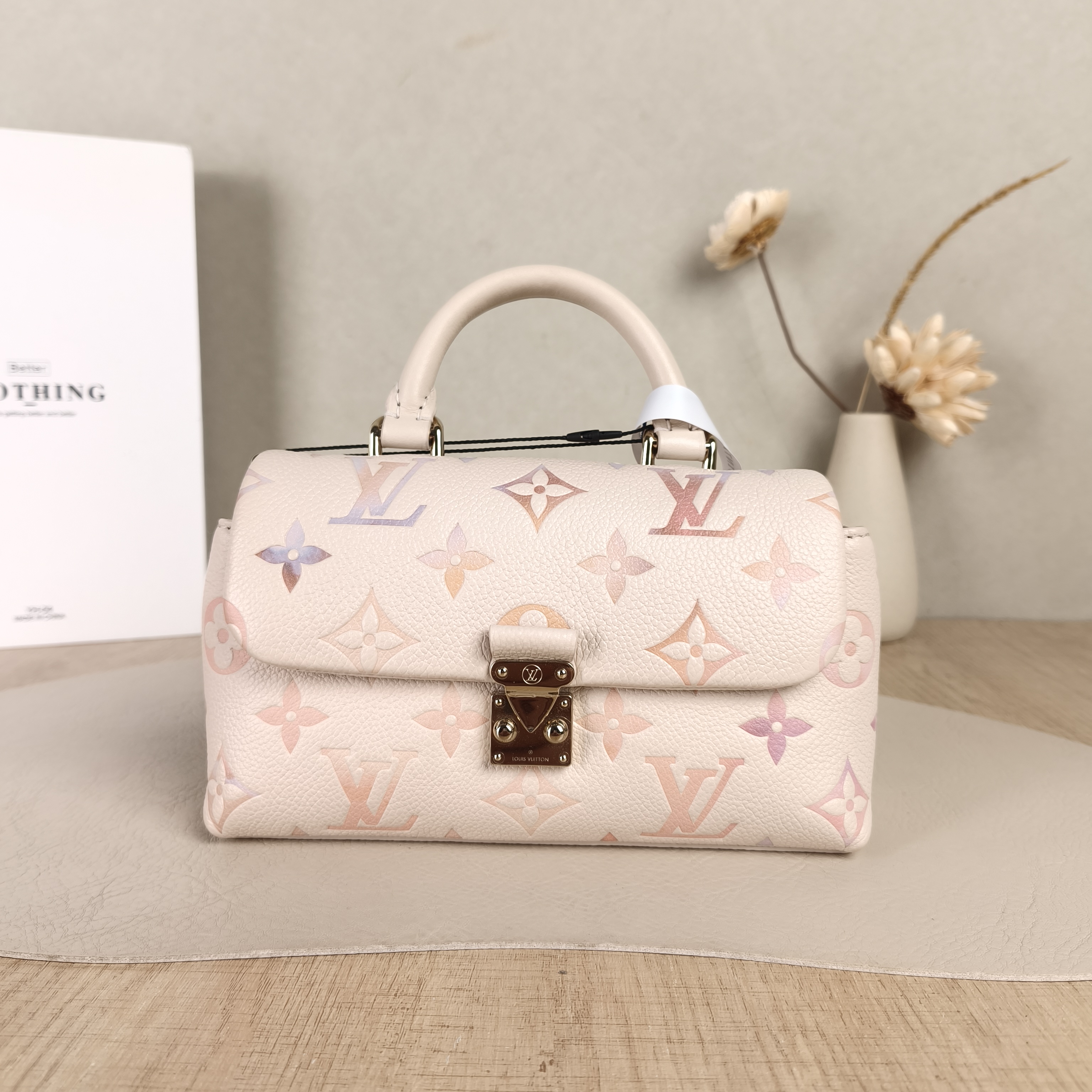 Louis Vuitton Crossbody Bag MADELEINE Calfskinnano21 × 6 × 12.5 cm