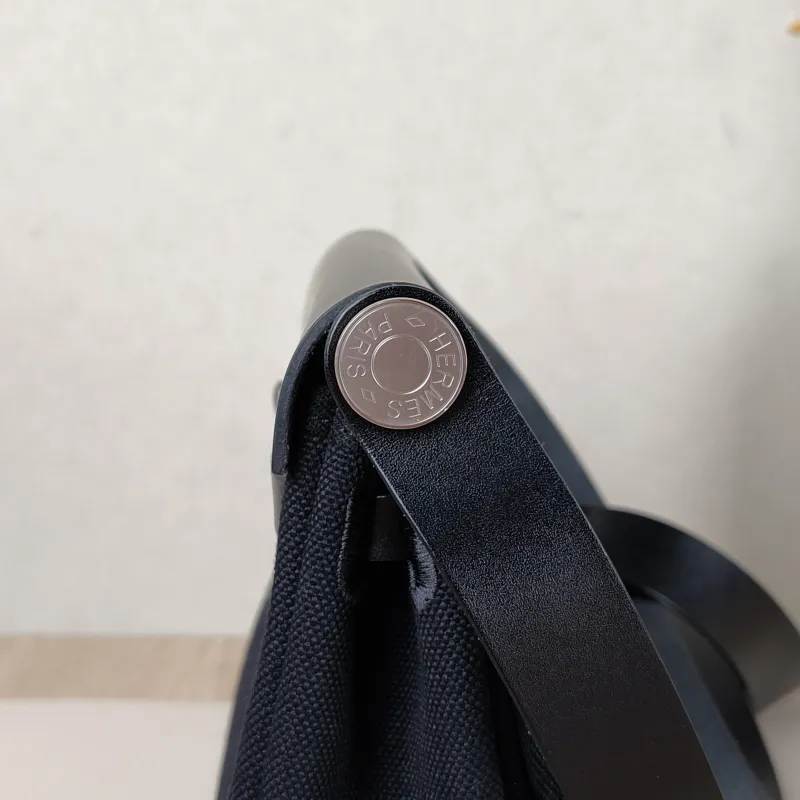 Hermès Crossbody Bag Herbag Zip 20Black Canvas mini20.5 × 7 × 16.5 cm — detail view 7 of 15