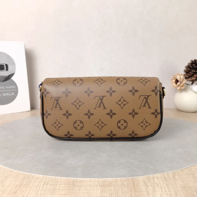 Louis Vuitton Bag — cover view 2 of 6