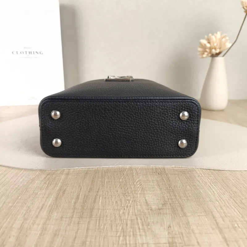 Louis Vuitton Shoulder Bag Capucines Black Calfskin Mini 21 × 8 × 14 cm — cover view 4 of 5