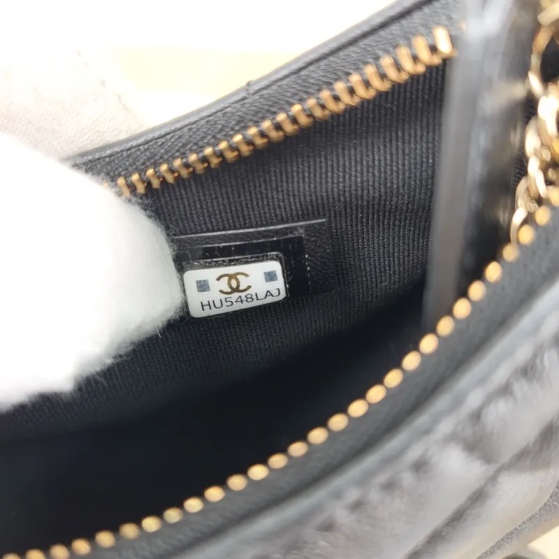 Chanel Crossbody Bag 23p Black Lambskin Mini 13.5 × 5 × 9.5 cm — detail view 1 of 11