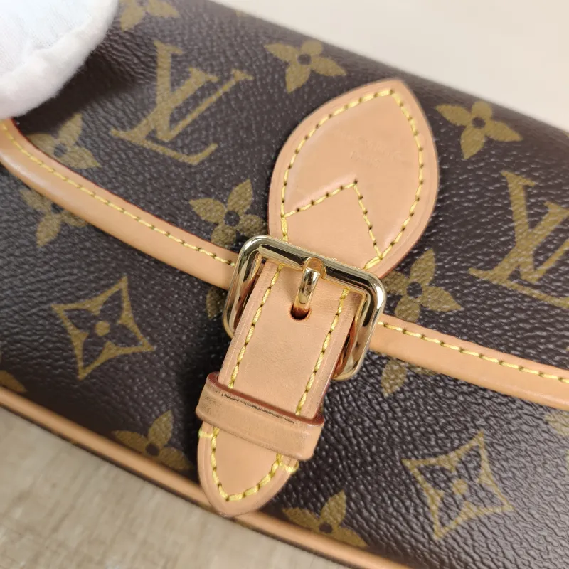Louis Vuitton Crossbody Bag Diane Baguette Bag Monogram PVC nano 19 × 6 × 10.5 cm — detail view 6 of 13