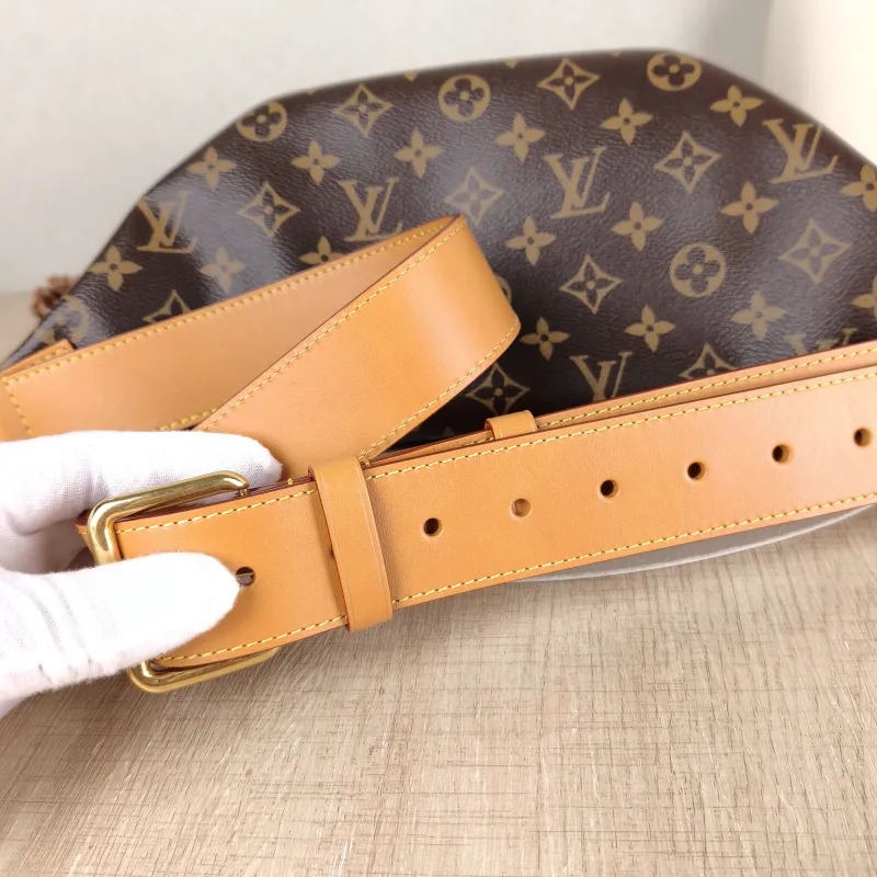 Louis Vuitton Belt Bag Rush Belt Bag Monogram PVC One Size 30 × 8 × 15 cm — detail view 7 of 11
