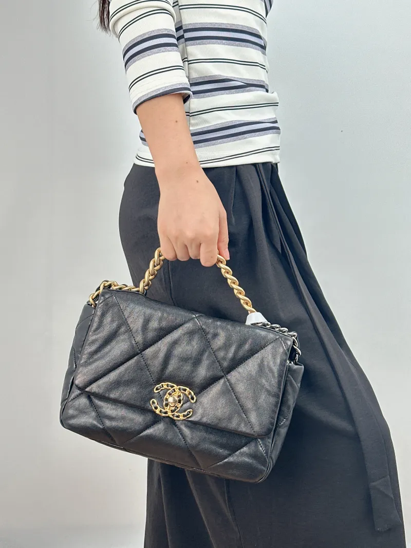 Chanel Crossbody Bag 19Bag Black SL ambskin Small 26 × 9 × 16 cm 28 — on-model view 2 of 2