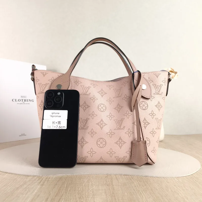 Louis Vuitton Shoulder Bag Hina Pink Calfskin Small 23 × 13 × 21 cm — cover view 3 of 5
