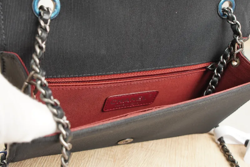 Chanel Shoulder Bagwoc21 Calfskin · 21 × 5 × 13 cm — detail view 13 of 18