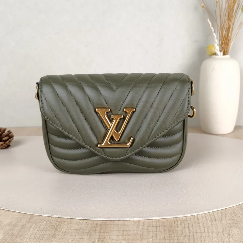 Louis Vuitton Crossbody Bag New Wave Multi Pochette Calfskinmini19 × 5 × 14 cm