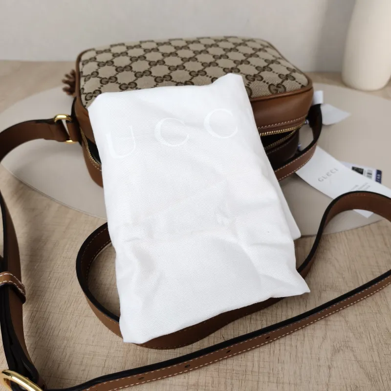 GUCCI Crossbody Bag Blondie g Camera Bag Monogram Canvas， mini21 × 8 × 15.5 cm — detail view 4 of 12