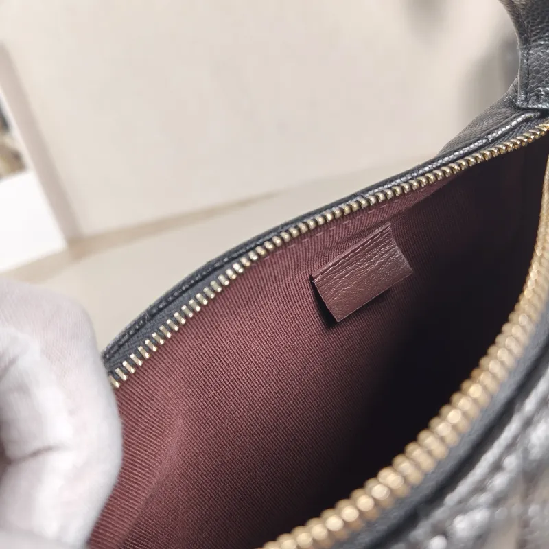 Chanel Crossbody Bag Vanity Case Bag Black Grained Calfskin 20 × 6 × 19 cm — detail view 6 of 10