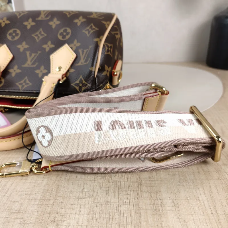 Louis Vuitton Crossbody Bag Speedy20 Shoulder Strap PVC Small 20.5 × 12 × 13.5 cm — detail view 1 of 13