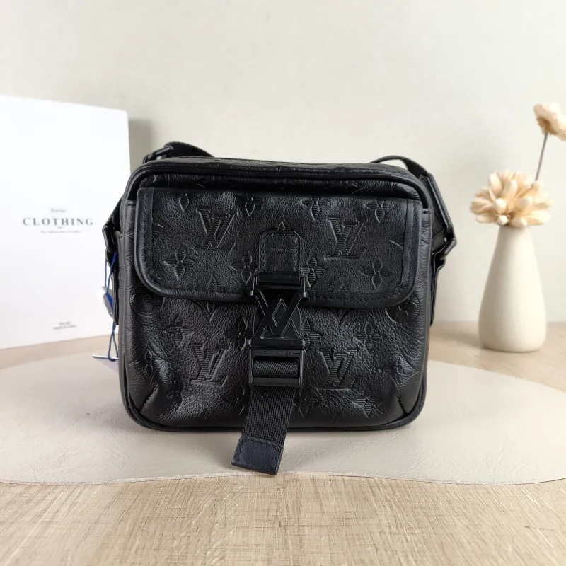 Louis Vuitton Crossbody Bag Getaway Messenger Bag Black Calfskin One Size 18 × 7.8 × 17 cm