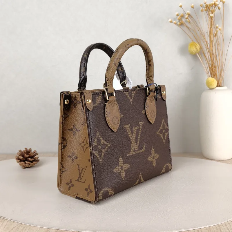 Louis Vuitton Crossbody Bag Onthego BB Monogram PVC BB 18 × 8.5 × 15 cm — cover view 4 of 5