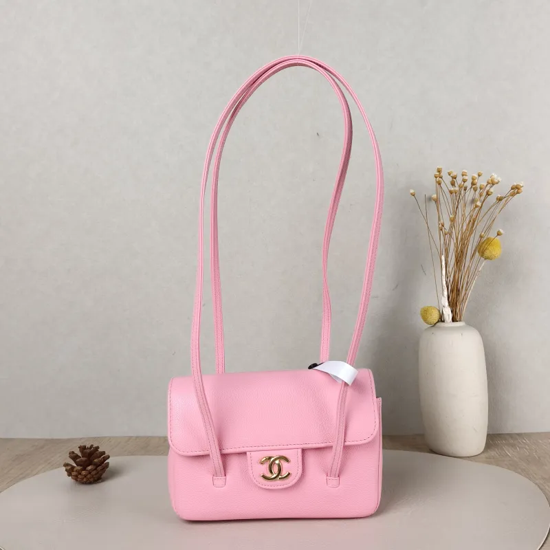 Chanel Shoulder Bag preppy coco Red Calfskinmini17 × 5 × 11.5 cm