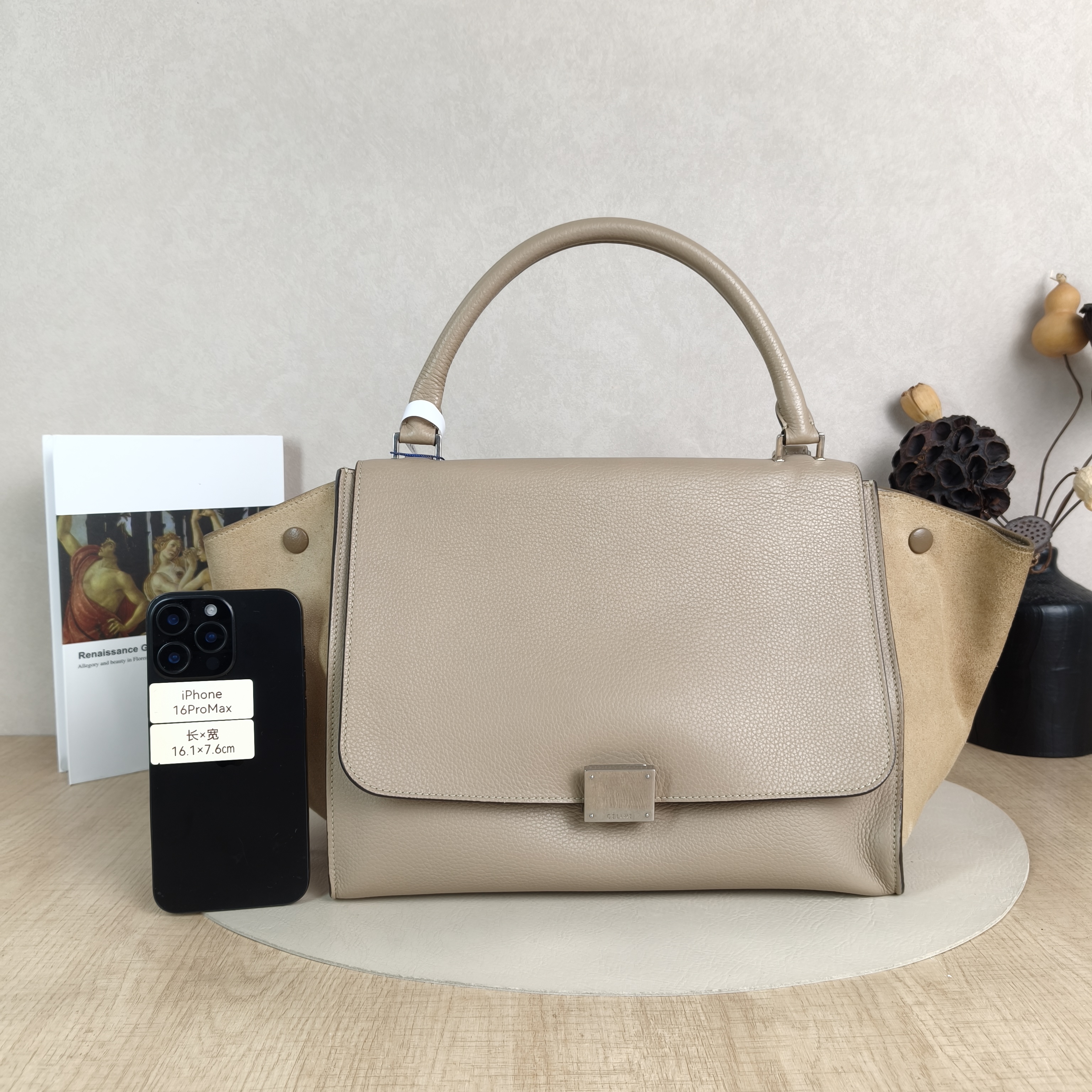 CELINE Crossbody Bag Trapeze Grey Calfskin Medium30 × 15 × 24 cm — cover view 4 of 5
