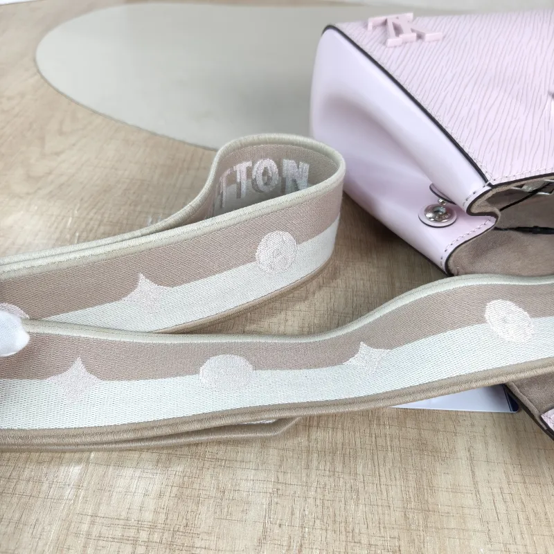 Louis Vuitton Crossbody Bag CLUNY Pink Epi Embossed Calfskin Mini 20 × 7.5 × 16 cm — detail view 11 of 13