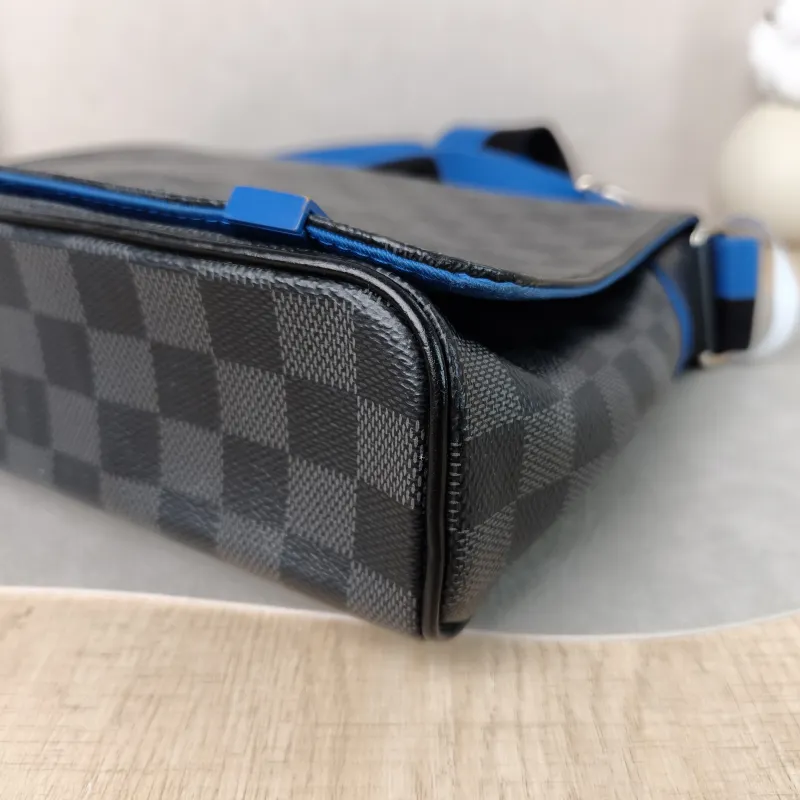 Louis Vuitton Crossbody Bag District Messenger Bag PVC Small 25 × 7 × 22 cm — detail view 5 of 12