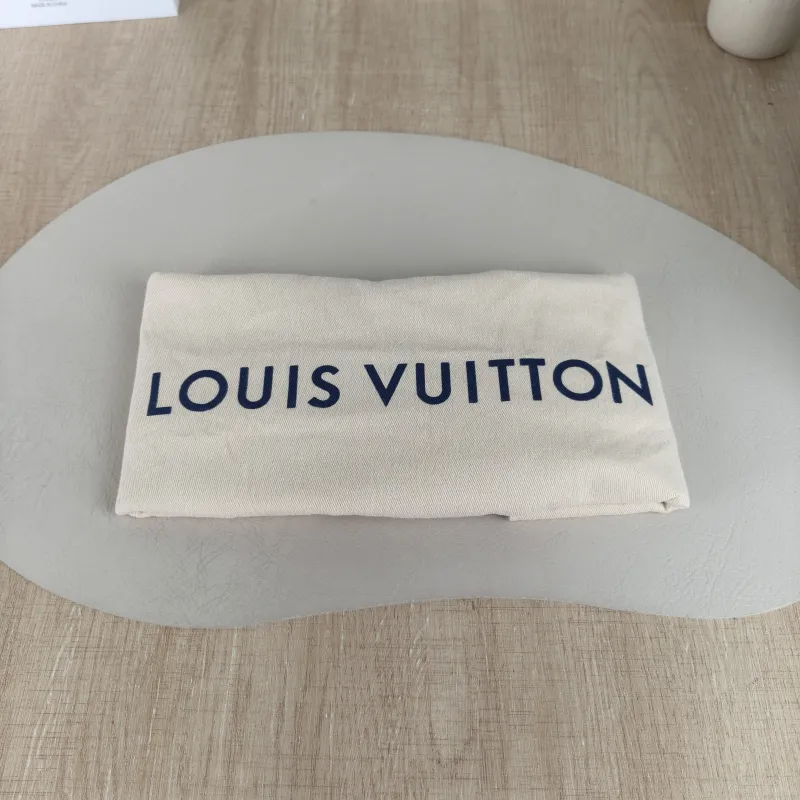 Louis Vuitton Shoulder Bag Onthego Monogram PVC Small 25 × 11.5 × 19 cm — detail view 5 of 12